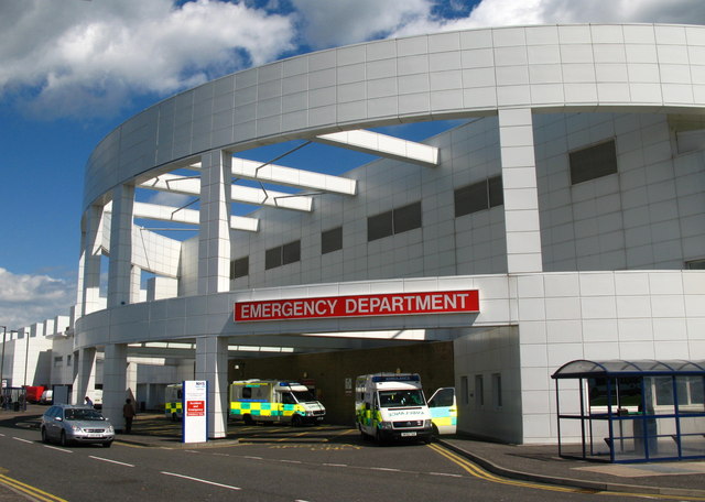 Lối vào khoa cấp cứu Bệnh viện Royal Infirmary tại Edinburgh, Scotland.